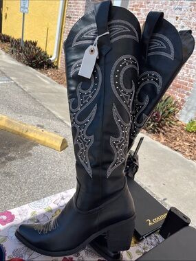 Black Embroidered Western Knee-High Heeled Boots